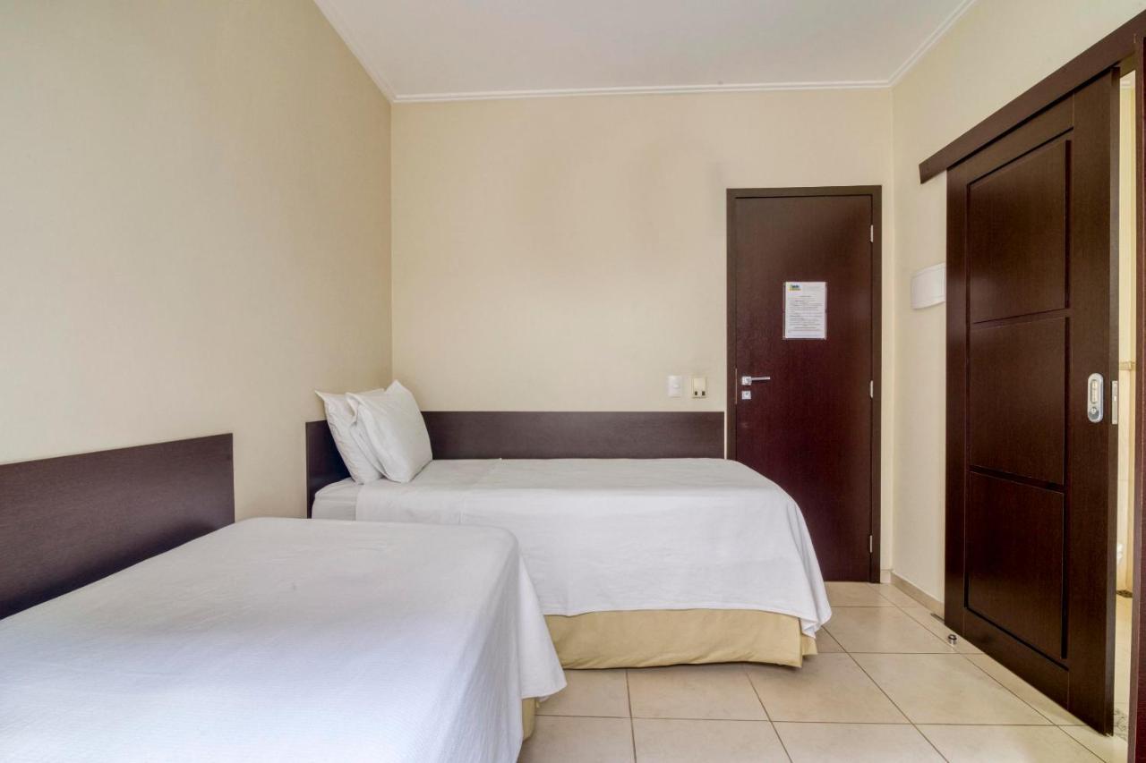 Oyo Hotel Melo アラピラカ エクステリア 写真